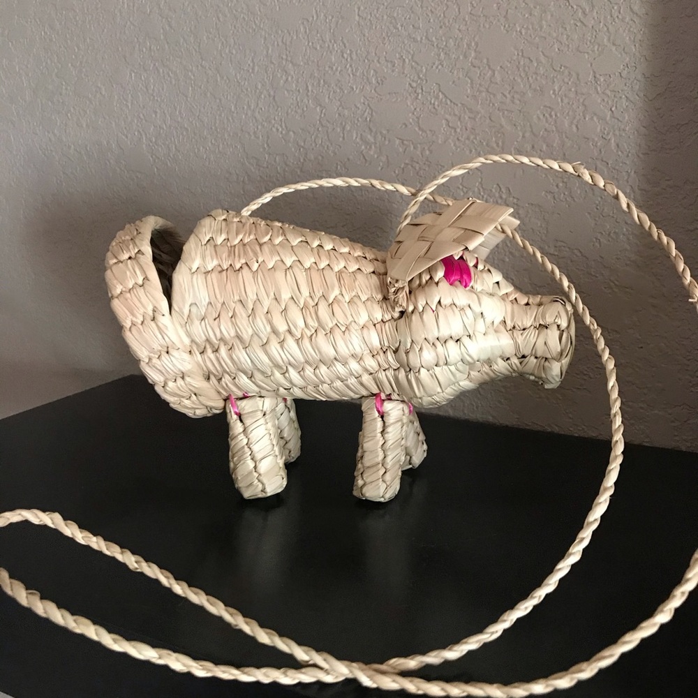Unique Straw / Woven Grass Pig Purse - Picture 2 of 8